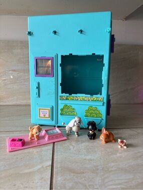 Vintage Littlest Pet Shop Carry Case with Animal Figures